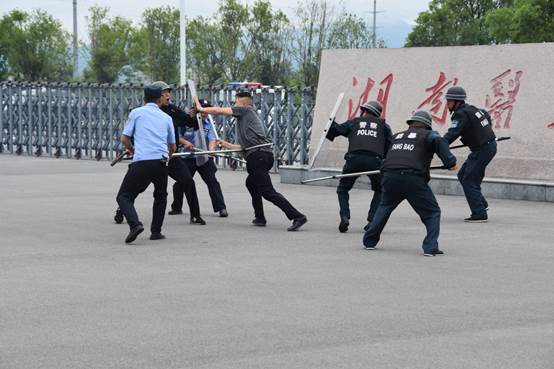 说明: C:\Users\Administrator\Desktop\金海校区消防应急、反恐防暴演练图片\DSC_9972.JPG